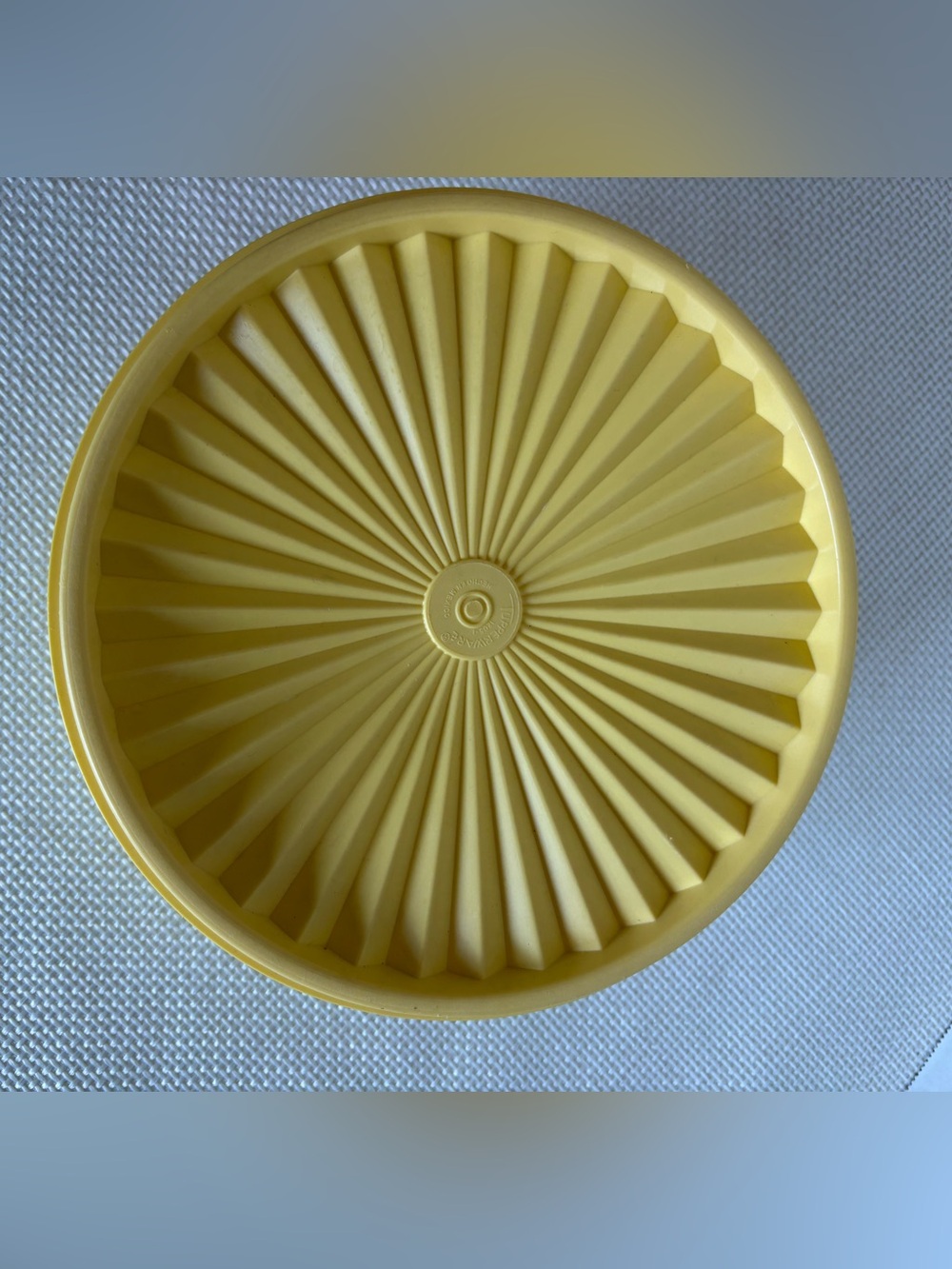 Vintage Tupperware Round Container Sunburst Lid Granny